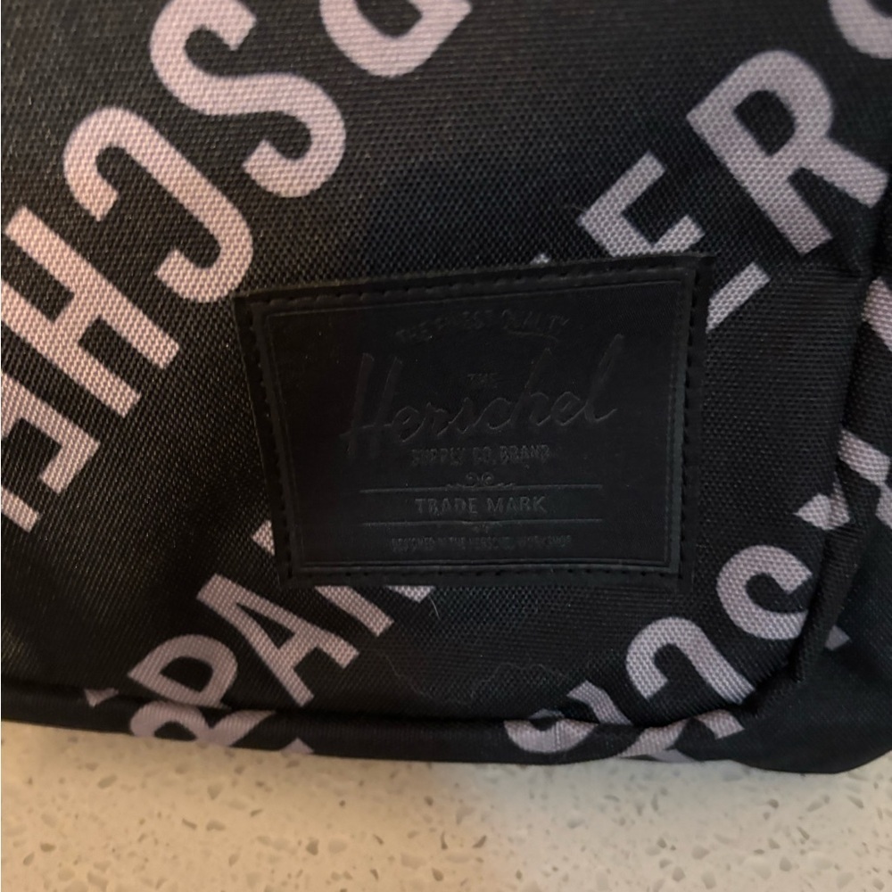 NWT Herschel Supply x Logo Classic XL Backpack Bag Black /grey - Picture 4 of 7